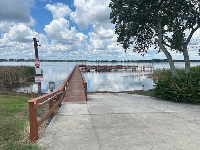 LOCATED IN HIGHLY SOUGHT FIVE-STAR COMMUNITY FOUR LAKES GOLF on Four Lakes Golf Club in Florida - for sale on GolfHomes.com, golf home, golf lot