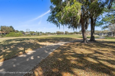 SELLER TO INSTALL A NEW ROOF PRIOR TO CLOSING!! Welcome To This on Hernando Oaks Golf and Country Club in Florida - for sale on GolfHomes.com, golf home, golf lot