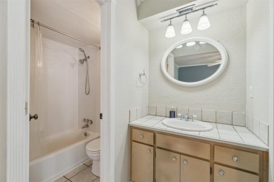Located at 803 Cardinal Creek BLVD Unit B, Norman, OK 73072 on Jimmie Austin OU Golf Club in Oklahoma - for sale on GolfHomes.com, golf home, golf lot