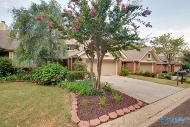 Move in ready!! Spacious free maintenance condo with 3BR/3BA on Becky Peirce Municipal Golf Course in Alabama - for sale on GolfHomes.com, golf home, golf lot