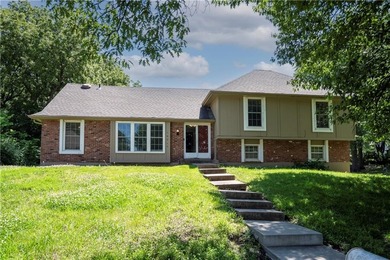 This spacious 4-bedroom residence offers exceptionally large on National Golf Club of Kansas City in Missouri - for sale on GolfHomes.com, golf home, golf lot