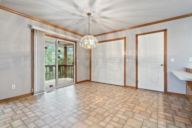 Beautiful & spacious 3 bedroom home with 3 full baths located on Holiday Island Golf Course in Arkansas - for sale on GolfHomes.com, golf home, golf lot