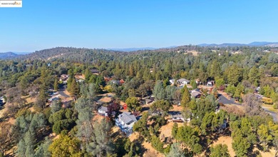 Custom Pine Mountain Lake Home! Enjoy beautiful mountain and on Pine Mountain Lake Country Club in California - for sale on GolfHomes.com, golf home, golf lot