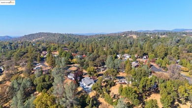 Custom Pine Mountain Lake Home! Enjoy beautiful mountain and on Pine Mountain Lake Country Club in California - for sale on GolfHomes.com, golf home, golf lot