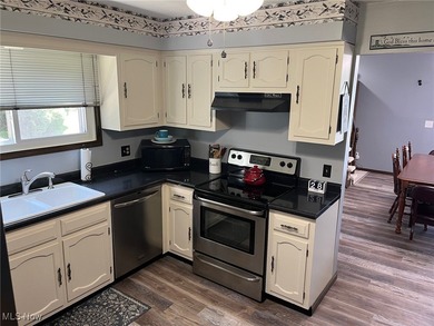 Looking for a change in lifestyle? Welcome to 39 Pueblo Trail on Lake Mohawk Golf Club in Ohio - for sale on GolfHomes.com, golf home, golf lot