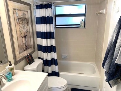 Updated 1 bed 1 bath in desirable Phase 4 of SUNRISE LAKES a 55+ on Sunrise Lakes Phase IV Golf Course in Florida - for sale on GolfHomes.com, golf home, golf lot