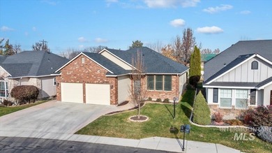 Beautifully maintained single-level home in a desirable Nampa on Ridgecrest Golf Course in Idaho - for sale on GolfHomes.com, golf home, golf lot