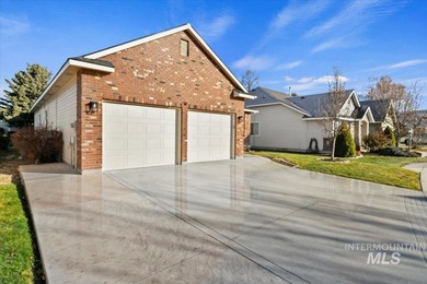 Beautifully maintained single-level home in a desirable Nampa on Ridgecrest Golf Course in Idaho - for sale on GolfHomes.com, golf home, golf lot