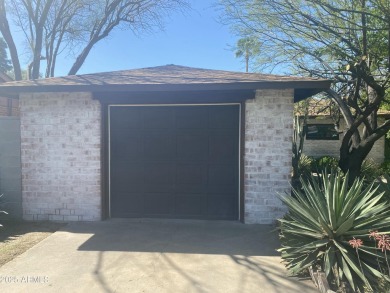 Move in ready, mid-century brick home in Uptown Phoenix! This on Palo Verde Golf Course in Arizona - for sale on GolfHomes.com, golf home, golf lot