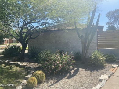 Move in ready, mid-century brick home in Uptown Phoenix! This on Palo Verde Golf Course in Arizona - for sale on GolfHomes.com, golf home, golf lot