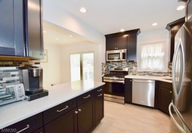 IMPRESSSIVE updated 3 bedroom, 1.1 bath BEAUTIFUL split situated on Baltusrol Golf Club in New Jersey - for sale on GolfHomes.com, golf home, golf lot