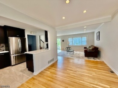 IMPRESSSIVE updated 3 bedroom, 1.1 bath BEAUTIFUL split situated on Baltusrol Golf Club in New Jersey - for sale on GolfHomes.com, golf home, golf lot