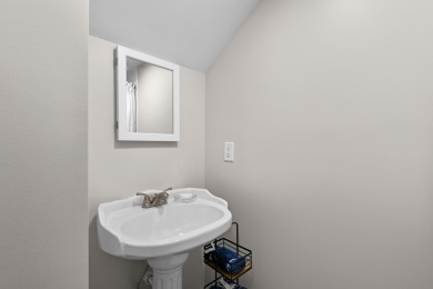 This townhouse is vacant & very easy to show, it has been on  in South Carolina - for sale on GolfHomes.com, golf home, golf lot