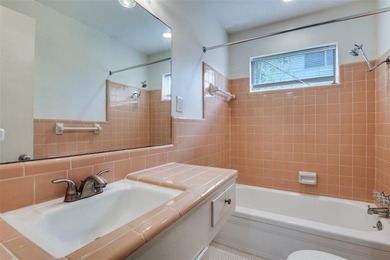 Fully leased duplex in the desirable Kings Highway neighborhood on Stevens Park Golf Course in Texas - for sale on GolfHomes.com, golf home, golf lot