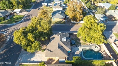 Beautifully updated 3 bed, 2 bath block home with a den on a on Palo Verde Golf Course in Arizona - for sale on GolfHomes.com, golf home, golf lot