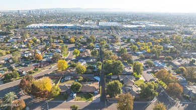 Beautifully updated 3 bed, 2 bath block home with a den on a on Palo Verde Golf Course in Arizona - for sale on GolfHomes.com, golf home, golf lot