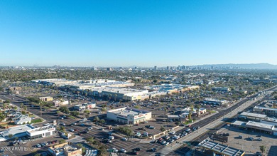 Beautifully updated 3 bed, 2 bath block home with a den on a on Palo Verde Golf Course in Arizona - for sale on GolfHomes.com, golf home, golf lot