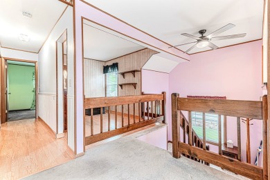 Well maintained and unique raised ranch!  You'll love the on Streamwood Oaks Golf Club in Illinois - for sale on GolfHomes.com, golf home, golf lot