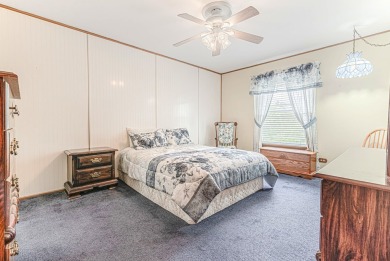 Well maintained and unique raised ranch!  You'll love the on Streamwood Oaks Golf Club in Illinois - for sale on GolfHomes.com, golf home, golf lot