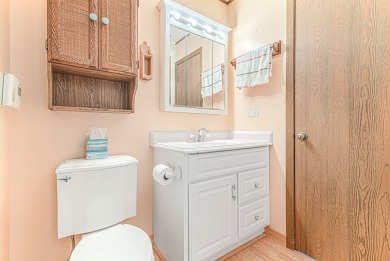 Well maintained and unique raised ranch!  You'll love the on Streamwood Oaks Golf Club in Illinois - for sale on GolfHomes.com, golf home, golf lot