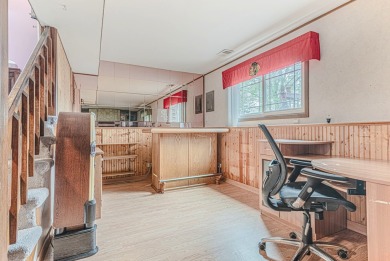 Well maintained and unique raised ranch!  You'll love the on Streamwood Oaks Golf Club in Illinois - for sale on GolfHomes.com, golf home, golf lot