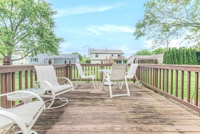 Well maintained and unique raised ranch!  You'll love the on Streamwood Oaks Golf Club in Illinois - for sale on GolfHomes.com, golf home, golf lot