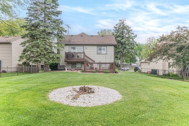 Well maintained and unique raised ranch!  You'll love the on Streamwood Oaks Golf Club in Illinois - for sale on GolfHomes.com, golf home, golf lot
