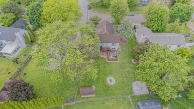 Well maintained and unique raised ranch!  You'll love the on Streamwood Oaks Golf Club in Illinois - for sale on GolfHomes.com, golf home, golf lot