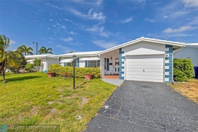 Do not miss this bright and spacious 2 bed 2 bath, 1 car garage on Leisureville Community Association in Florida - for sale on GolfHomes.com, golf home, golf lot