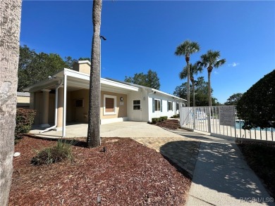 This well-maintained 2 bedroom/2 bathroom/den/2 car garage home on Twisted Oaks Golf Club in Florida - for sale on GolfHomes.com, golf home, golf lot