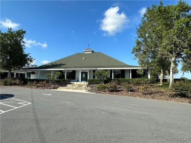 This well-maintained 2 bedroom/2 bathroom/den/2 car garage home on Twisted Oaks Golf Club in Florida - for sale on GolfHomes.com, golf home, golf lot