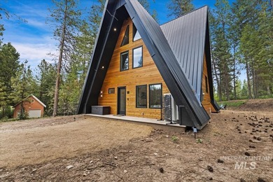 Completely furnished and move in ready just an hour outside of on Terrace Lakes Golf Resort in Idaho - for sale on GolfHomes.com, golf home, golf lot