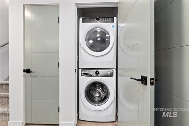 Completely furnished and move in ready just an hour outside of on Terrace Lakes Golf Resort in Idaho - for sale on GolfHomes.com, golf home, golf lot