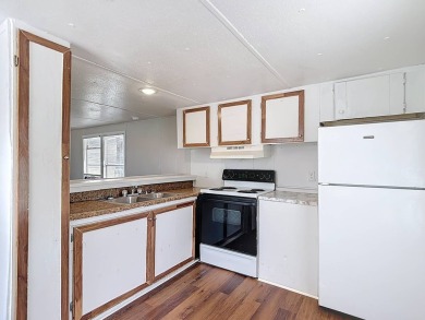 (Ver abajo en espanol)  All Ages Community - Lot rent $850 on Diamond Hill Golf and Country Club in Florida - for sale on GolfHomes.com, golf home, golf lot