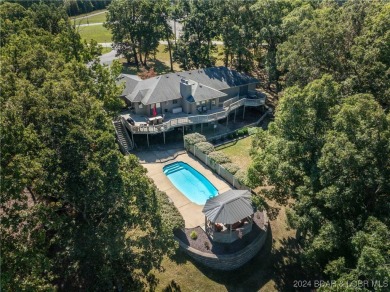 This spacious and inviting home, perfect for entertaining, sits on Indian Rock Golf Club in Missouri - for sale on GolfHomes.com, golf home, golf lot