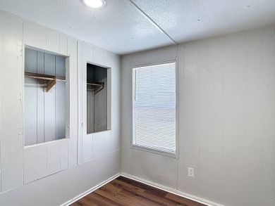 (Ver abajo en espanol)  All Ages Community - Lot rent $850 on Diamond Hill Golf and Country Club in Florida - for sale on GolfHomes.com, golf home, golf lot