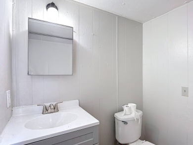 (Ver abajo en espanol)  All Ages Community - Lot rent $850 on Diamond Hill Golf and Country Club in Florida - for sale on GolfHomes.com, golf home, golf lot
