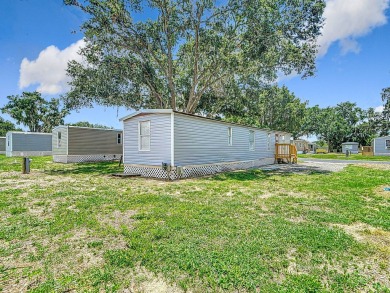 (Ver abajo en espanol)  All Ages Community - Lot rent $850 on Diamond Hill Golf and Country Club in Florida - for sale on GolfHomes.com, golf home, golf lot