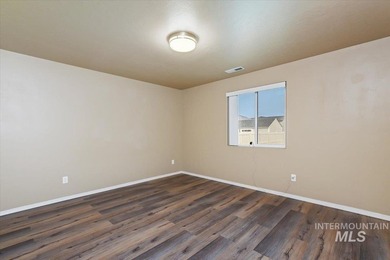 This inviting home features soaring vaulted ceilings upgraded on Hunters Point Golf Club in Idaho - for sale on GolfHomes.com, golf home, golf lot