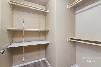 This inviting home features soaring vaulted ceilings upgraded on Hunters Point Golf Club in Idaho - for sale on GolfHomes.com, golf home, golf lot