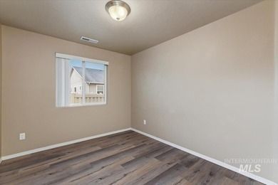 This inviting home features soaring vaulted ceilings upgraded on Hunters Point Golf Club in Idaho - for sale on GolfHomes.com, golf home, golf lot