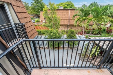 2 stories Townhouse in Pine Island Ridge Country Club. Newer on Pine Island Ridge Country Club in Florida - for sale on GolfHomes.com, golf home, golf lot