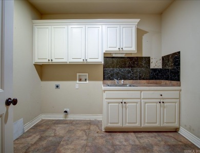 Custom Craftsman-style home with an open floor plan, cathedral on Granada Golf Course in Arkansas - for sale on GolfHomes.com, golf home, golf lot