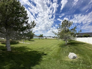 This FOUR BEDROOM home is placed perfectly on a corner lot for on Scotch Pines Golf Course in Idaho - for sale on GolfHomes.com, golf home, golf lot