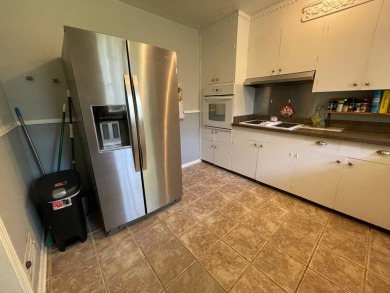 3 bedrooms 3 full bathrooms and walking distance to the Anniston on Anniston Municipal Golf Course in Alabama - for sale on GolfHomes.com, golf home, golf lot