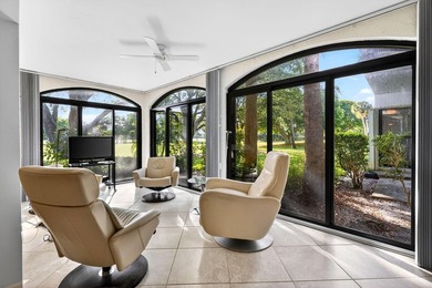 Highly desirable 1st floor unit with no steps to navigate on Jonathans Landing Golf Club in Florida - for sale on GolfHomes.com, golf home, golf lot