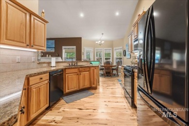 Gorgeous well maintained single level home with Beautiful 8' on Lakeview Golf Club in Idaho - for sale on GolfHomes.com, golf home, golf lot