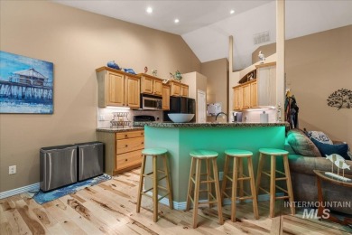 Gorgeous well maintained single level home with Beautiful 8' on Lakeview Golf Club in Idaho - for sale on GolfHomes.com, golf home, golf lot