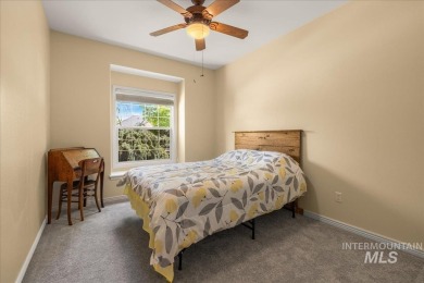 Gorgeous well maintained single level home with Beautiful 8' on Lakeview Golf Club in Idaho - for sale on GolfHomes.com, golf home, golf lot