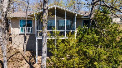 Don't miss out on this fabulous 2 bedroom 2 bathroom no step on The Oaks Golf Course in Missouri - for sale on GolfHomes.com, golf home, golf lot